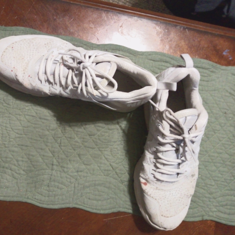 Nike tennis shoes